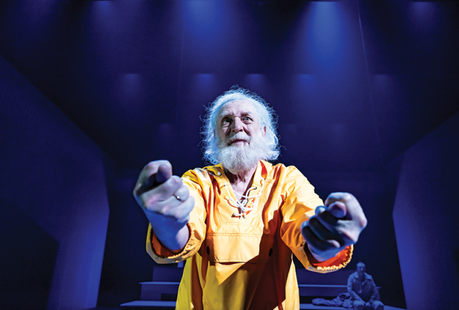 Jāņa Bertolda seniora lomā Juris Lisners.
Foto — Kristaps Kalns